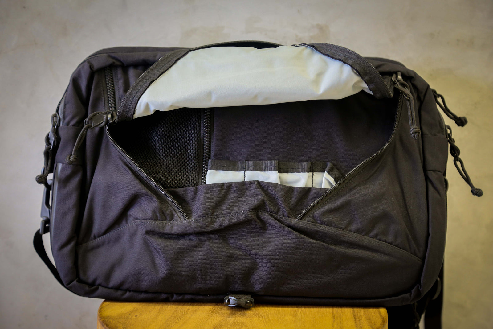 Mystery Ranch 3 Way Briefcase Expandable – HitchHikers SG