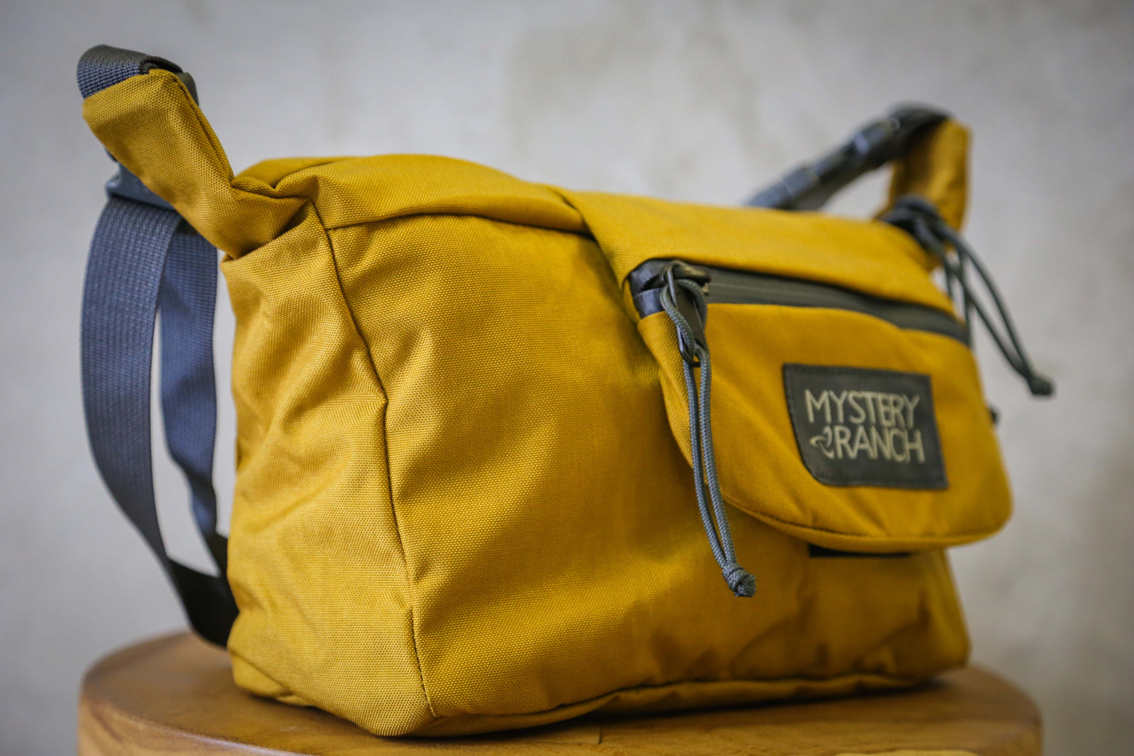 【美品！】Mystery Ranch A5 stone Mystery Ranch A5 – HitchHikers SG