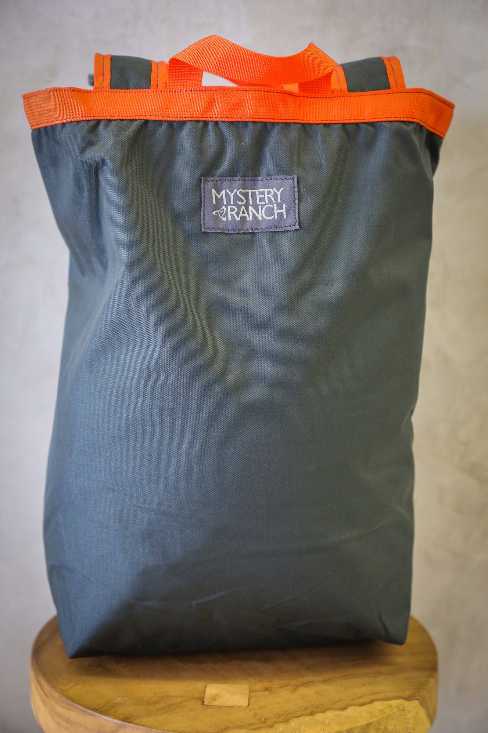 Mystery Ranch Booty Bag MD in Charcoal – HitchHikers SG